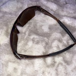 Very worn throw on Oakley